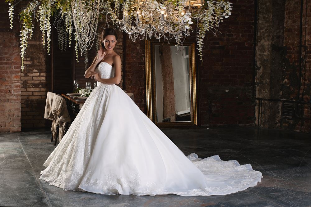 Why Utah Brides Choose Designer Wedding Gowns. Desktop Image